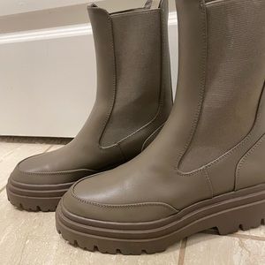 ZARA Khaki Green Treaded Chelsea Boots